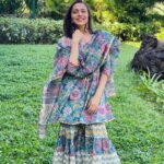 Jankee Parekh Instagram – Flowers, Leaves, Greens, Mumma & Sunlight… 
Just a few of Sufi’s favourite things. 🍀🌿🌴☀️

Outfit – @aachho X Pr- @dinky_nirh 
Earrings – @rimayu07