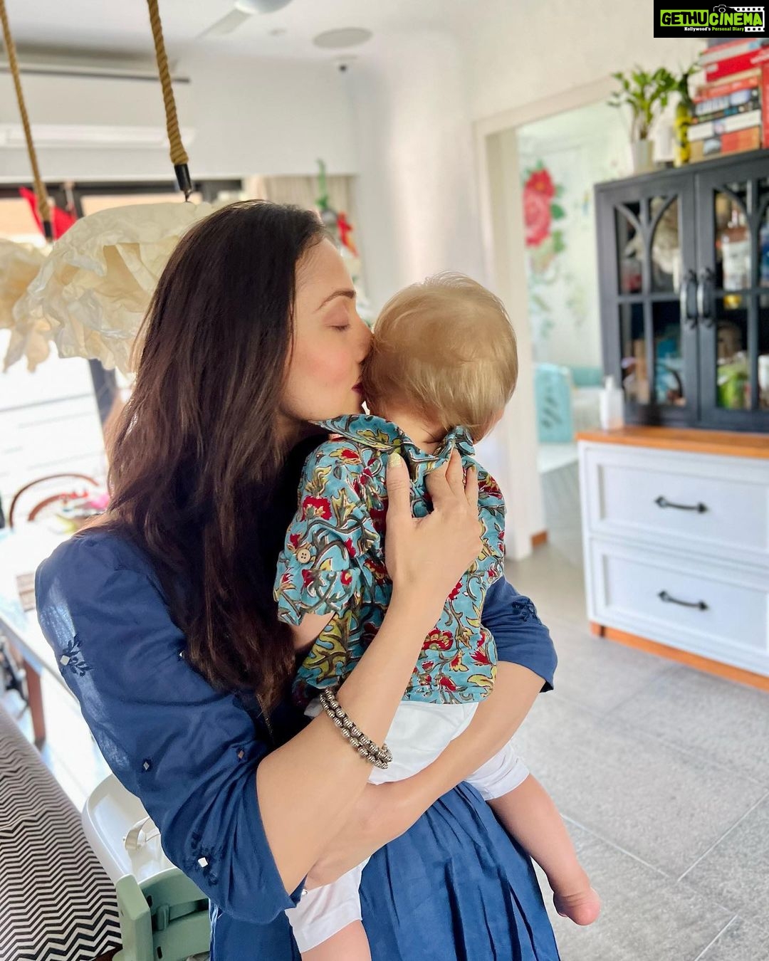 Jankee Parekh Instagram - The last 4 days have been overwhelming to say the least. So many of you have reached out.. friends, family, acquaintances, people I’ve met online, concerned new parents and so many strangers. Thank you for checking in on Sufi and offering your prayers and wishes, all of which we greatly cherish as a family. This reaffirms my belief that we must SHARE. Not just the good part but we must share our struggles, our challenges and our battles. To document them for posterity and look back at them on a day when one may feel hopeless and use this to gather the strength to continue and overcome.. But the real takeaway for me is that if even one other person can use this experience to be more cautious, more alert and in times of challenge, derive even an iota of courage or hope through this, then this fight was not just ours. Sufi is getting stronger by the day and is back to being his mischevious and inquisitive self. That’s the beauty about babies, right!! Their resilience and their ability to forget what they have gone through and continue with life like nothing ever happened … I wish I could posses that! For anyone who may need any kind of support, a pead. reference or just a conversation about the same, I am a DM away. ❣️