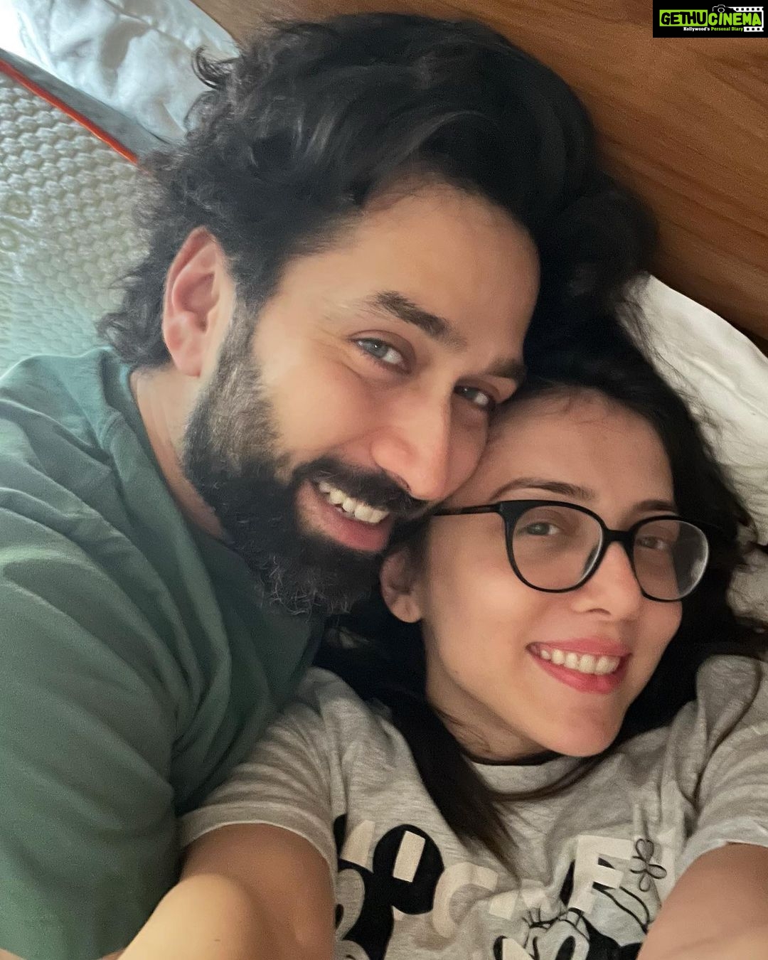 Jankee Parekh Instagram - Dear Dadda, I miss you calling me ‘ who’s my Bouy’ I miss waking up to you singing ‘Sunrise sunrise', every morning ☀️ I miss all the ‘peekaboos’ Although you do all of this on video calls every single day, I still miss your touch and your squishy hugs. Can't wait to be in your arms when you are back dadda❣️🤗 P.S - I have just learnt how to give a kiss to mumma and hoping to give you one, very soon as well! Love and virtual wet kisses from, Your favourite son 👶 @nakuulmehta X @babysufim #parenthood #sufiandmaa #daddasboy