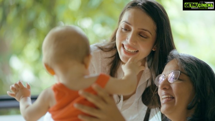 Jankee Parekh Instagram - My mom has been instrumental in instilling the belief in me that a hint of tradition always brings out the greatness in everything. Dabur Lal Tail is India’s Number 1 Ayurvedic baby massage oil, which has united traditional wisdom and modern science together, to give @babysufim the best nourishment for his body! With all-natural ingredients and no artificial colors or harmful mineral oils @daburlaltail has been clinically proven to provide 2x faster physical growth during our children’s vital years of development. #ad #DaburLalTail #LalTail #BabyOil #MassageOil #BabyMassage #BabyMassageOil #Ayurvedic #MassageTimeBondingTime #ChalnaTohBasShuruvaatHai