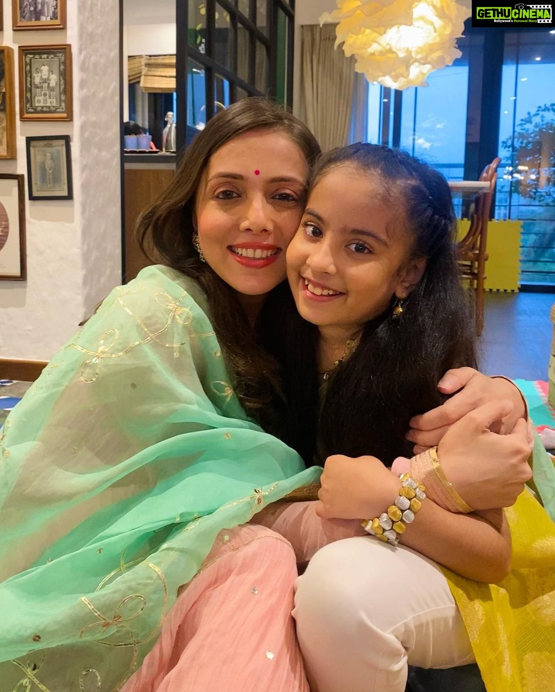 Jankee Parekh Instagram - My Dearest Ayrra, I know you are going to be all great things when you grow up but my only wish for you on this milestone year is that I hope your kindness, compassion and love for people only keeps growing with each passing year & may you never lose that twinkle in your eyes ⭐️ You are our shining star 💫 Always believe in the beauty of your dreams and follow your heart. Maami, Maama & Sufi have got your back, forever! Love you so much my little girl😍 #happy10thbirthday