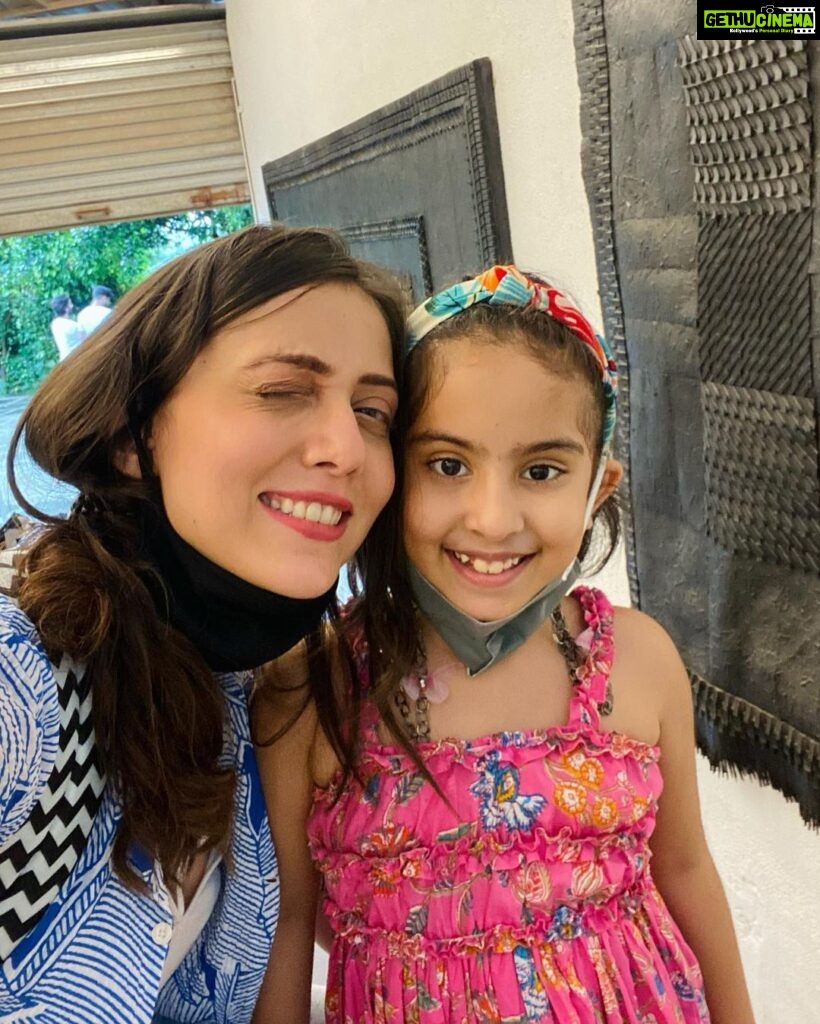 Jankee Parekh Instagram - My Dearest Ayrra, I know you are going to be all great things when you grow up but my only wish for you on this milestone year is that I hope your kindness, compassion and love for people only keeps growing with each passing year & may you never lose that twinkle in your eyes ⭐️ You are our shining star 💫 Always believe in the beauty of your dreams and follow your heart. Maami, Maama & Sufi have got your back, forever! Love you so much my little girl😍 #happy10thbirthday