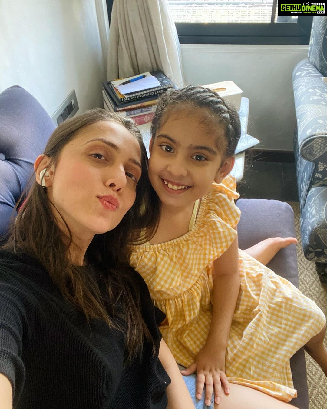 Jankee Parekh Instagram - My Dearest Ayrra, I know you are going to be all great things when you grow up but my only wish for you on this milestone year is that I hope your kindness, compassion and love for people only keeps growing with each passing year & may you never lose that twinkle in your eyes ⭐️ You are our shining star 💫 Always believe in the beauty of your dreams and follow your heart. Maami, Maama & Sufi have got your back, forever! Love you so much my little girl😍 #happy10thbirthday