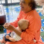 Jankee Parekh Instagram – Friday was a special day. I met my guruji after almost 2 years. Thank you, pandemic. But what was even more special was that he held my little Sufi for the very first time. 

Guruji has been telling me for years ‘Mujhe Nana banaado, Mujhe Nana banaado ‘. And finally ‘ Maine unhe Nana bana hee diya 😃😃’! 

When Sufi laid his eyes on Guruji, he almost instantly latched on to him. He sat so comfortable in his lap, and very attentively listened to every word that he said. 

Sufi also had his first singing lesson with him where Guruji taught him ‘Sa’ and Sufi in turn showed Guruji all the sounds he can make with his vocal chords :) 

Sufi’s curious eyes couldn’t get enough of the harmonium. 
He kept pressing the keys all day and was so happy that Mumma finally got him his first real musical instrument. 

What can be more special than Sufi getting blessings from my Guru who I have spent half my life with. 

Guruji now looks forward to coming home more often, not just for me, but also for his grandson, to introduce him to the world of music and share life lessons with him just the way he has has been sharing with his daughter for all these years.

#sufiandMaa #singingmama