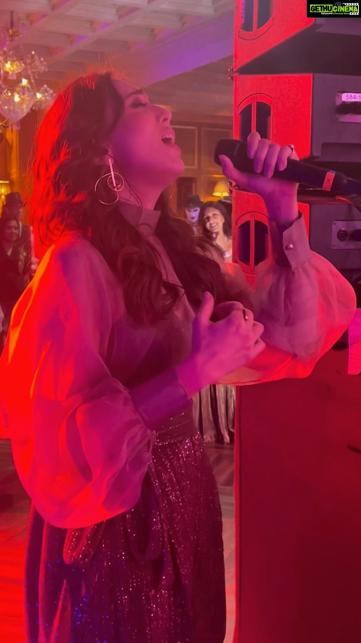Jankee Parekh Instagram - Walking onto that stage for the first time after creating @babysufim and I feel so much like that girl I used to be whilst being so much more that I am today! Excitement pro max! Anybody relate? #JOY