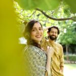 Jankee Parekh Instagram - گلوں میں رنگ بھرے باد نوبہار چلے چلے بھی آو کے گلشن کا کاروبار چلے Faiz Ahmad Faiz x @aquibxsid 🎶Like the new breeze of spring that grants blossoms their hue, come forth love, grant the garden leave to go about its business...🎶