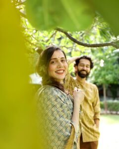 Jankee Parekh Instagram - گلوں میں رنگ بھرے باد نوبہار چلے

چلے بھی آو کے گلشن کا کاروبار چلے

Faiz Ahmad Faiz x @aquibxsid 

🎶Like the new breeze of spring that grants blossoms their hue, come forth love, grant the garden leave to go about its business...🎶