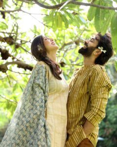 Jankee Parekh Instagram - گلوں میں رنگ بھرے باد نوبہار چلے

چلے بھی آو کے گلشن کا کاروبار چلے

Faiz Ahmad Faiz x @aquibxsid 

🎶Like the new breeze of spring that grants blossoms their hue, come forth love, grant the garden leave to go about its business...🎶