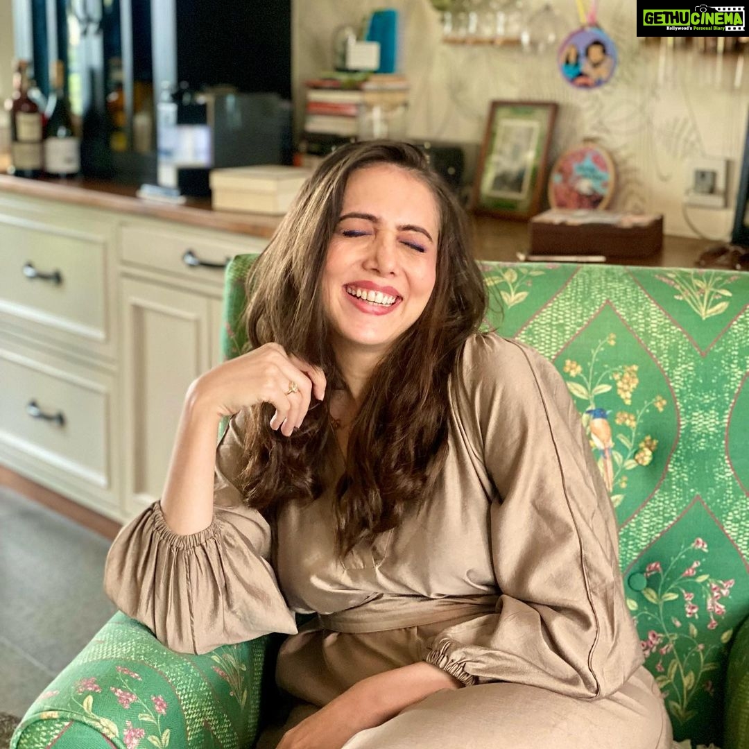 Jankee Parekh Instagram - My dearest husband started addressing me as ‘Chubs’….3 months into my pregnancy! Well I guess, it still holds true😬 . . #chubbyandhappy #toolazytoworkout #needtogetmoving #Motherhood #firsttimemom #sufisMa #postpregnancybody @makeupbyvaish ❣️