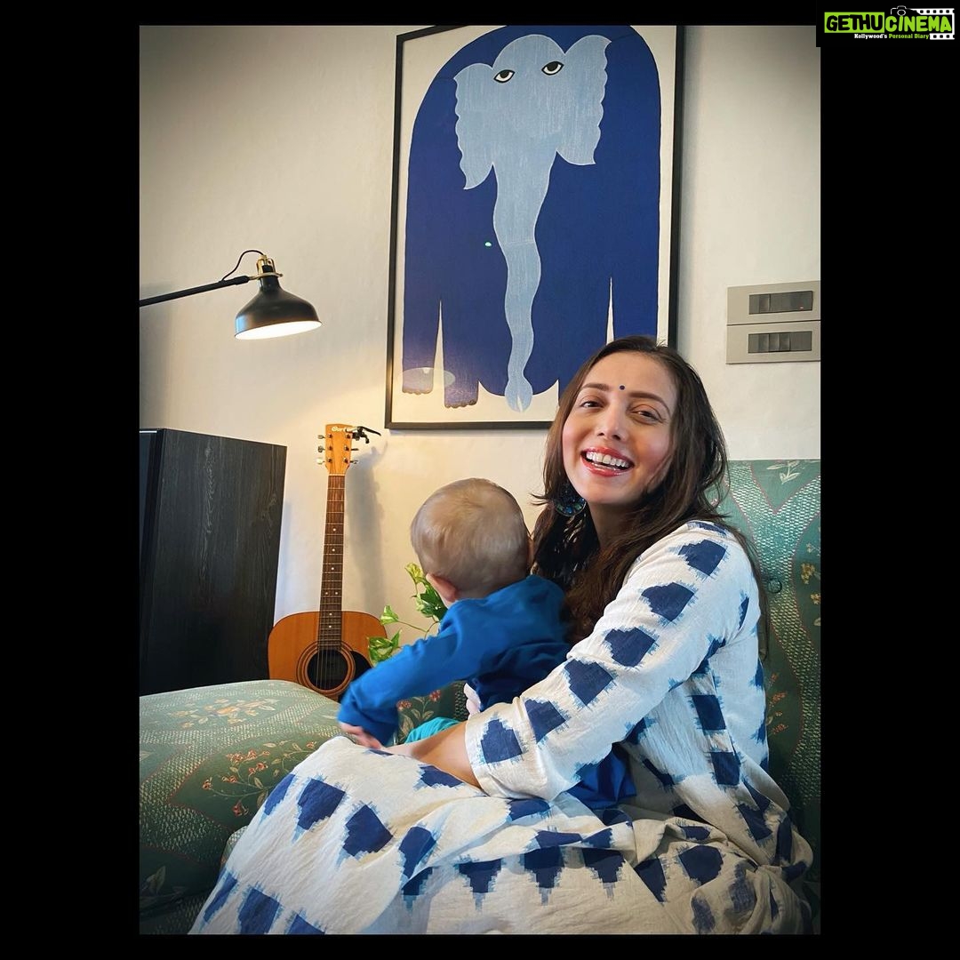 Jankee Parekh Instagram - Ever since we built our home, Nakuul and i have been looking for art for our place. Art not for arts sake but work which makes us feel… And then after many months of moving in we chanced upon this Gond Art by artist Ramesh Tekam and instantly felt taken in by the visual. It spoke to us the minute we laid our eyes on it and we both almost instantaneously decided to welcome a beautiful interpretation of Lord Ganesha in our home just in time for Ganesh Chaturthi. Wishing you all a very happy Ganesh Chathurthi! May Gannu shower you all with happiness and prosperity. P.S - Nakuul calls him Joseph for reasons I don’t understand. But for now Sufi and I both address him as that too. Also, thank you to my absolute favourite @shabnamguptainteriors for introducing us to @baromarket 💕 . @nakuulmehta #happyganeshchaturthi #sufiandmaa #festivevibes #motherhood