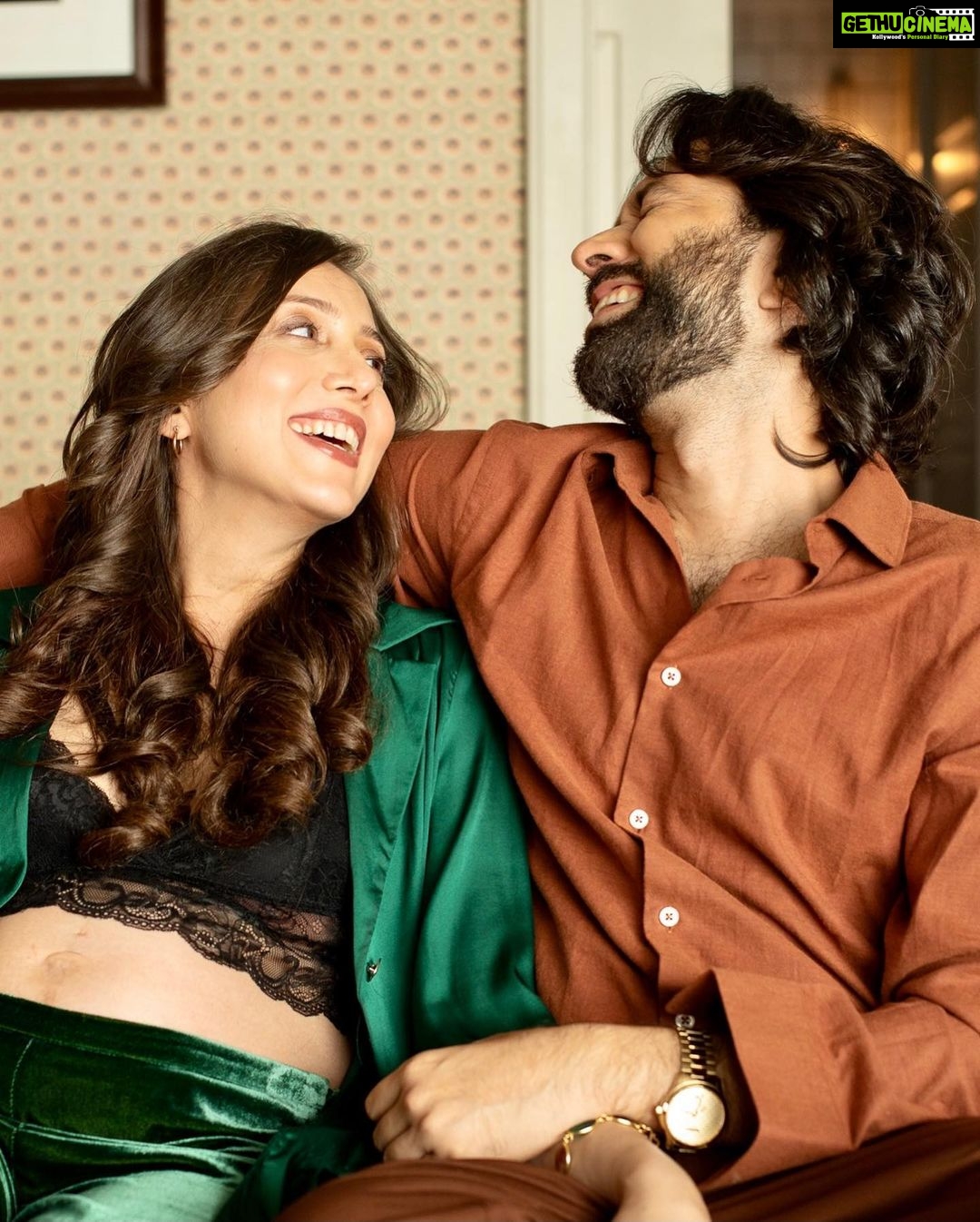 Jankee Parekh Instagram - Thought it's a great day to introduce everyone to Sufi ... Sufi 's parents šš @nakuulmehta @babysufim šø @ayushdas š #parenthood #8monthsin #pregnancyshoot #sufiandmaa #motherhood #growinguptoofast