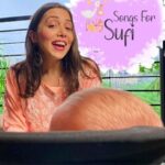 Jankee Parekh Instagram - My favourite season is here and couldn’t resist myself from singing this song for @babysufim 🌧 ☔️ #SongsForSufi #AbKeSaawan #singingmama #monsoondiaries