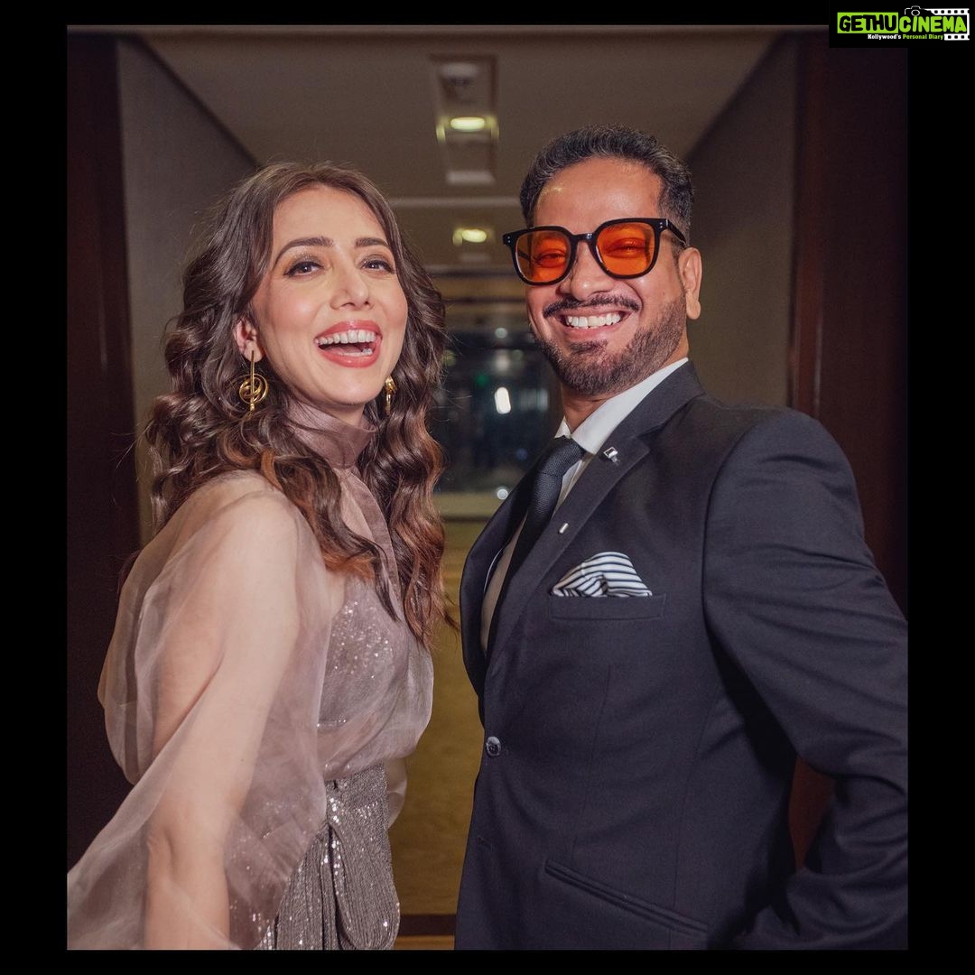 Jankee Parekh Instagram - The JOY of getting back on Stage The JOY of turning a new Page, The JOY of singing on a Mike The JOY of doing the thing we immensely Like, The JOY of collaborating with talent Memorable The JOY of making someone’s day Pleasurable, The JOY of Performing Live The JOY of Being Alive... Dj Lloyd and yours truly are back to make a Mark, We are here to light a Fresh Spark, With Music, Entertainment and a whole Lot of - ‘JOY’ For Bookings & enquires contact - @krinapari #Joy #Musicalcollaboration 📸 @horilhumad