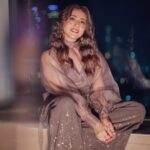 Jankee Parekh Instagram - I feel GOOD .. I feel GREAT🌟🌟🌟 Photo @horilhumad Outfit @amritasaluja01 Hair @hairbysharda Makeup @zaid_ars92 Accessories @noor_jewelsofnow #firstgigof2023 #JOY #showtime