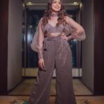 Jankee Parekh Instagram - I feel GOOD .. I feel GREAT🌟🌟🌟 Photo @horilhumad Outfit @amritasaluja01 Hair @hairbysharda Makeup @zaid_ars92 Accessories @noor_jewelsofnow #firstgigof2023 #JOY #showtime
