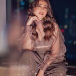 Jankee Parekh Instagram - I feel GOOD .. I feel GREAT🌟🌟🌟 Photo @horilhumad Outfit @amritasaluja01 Hair @hairbysharda Makeup @zaid_ars92 Accessories @noor_jewelsofnow #firstgigof2023 #JOY #showtime