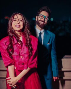Jankee Parekh Instagram - 𝒲ℯ 𝒸𝓁ℯ𝒶𝓃 𝓊𝓅 𝓌ℯ𝓁𝓁.. after the diapers, dishes, groceries et al… 📷 @horilhumad 👗 @amritasaluja01