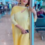Jasleen Matharu Instagram - Ek Ajnabee Sa ladka ❤️ Wearing this beautiful yellow chikankari by @sevachikan 🔥 Accessories @fashion_diaries09 Terminal 2 Chatrapati Shivaji Terminal Mumbai