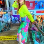 Jasleen Matharu Instagram - What a colourful day 💙💛💚💖♥️ Performing in Nagpur tonight 🎙 #doctorsconference #physicians Wearing @boylondonindia Styled by @sureshganeshaofficial Accessories @fashion_diaries09 चंद्रपूर , महाराष्ट्र