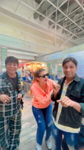 Jasleen Matharu Instagram - Just some fun at the airport with @sunilpalcomedian @vipcomedianofficial @deepakkalalofficial Wearing @boylondonindia @sureshganeshaofficial