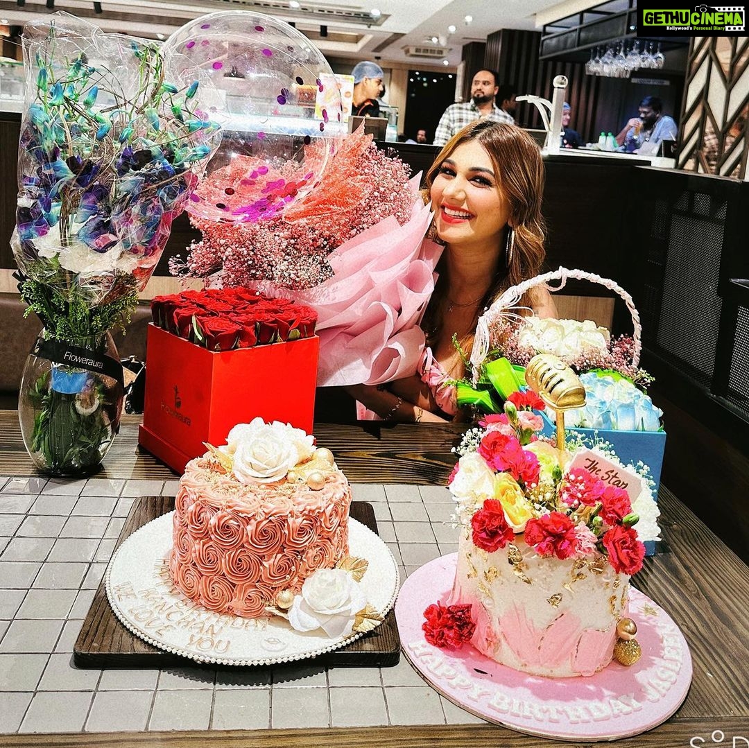 Jasleen Matharu Instagram - It's my birthday 🎂 It's my birthday 🎉 I'mma spend my money 💰🥳🎉