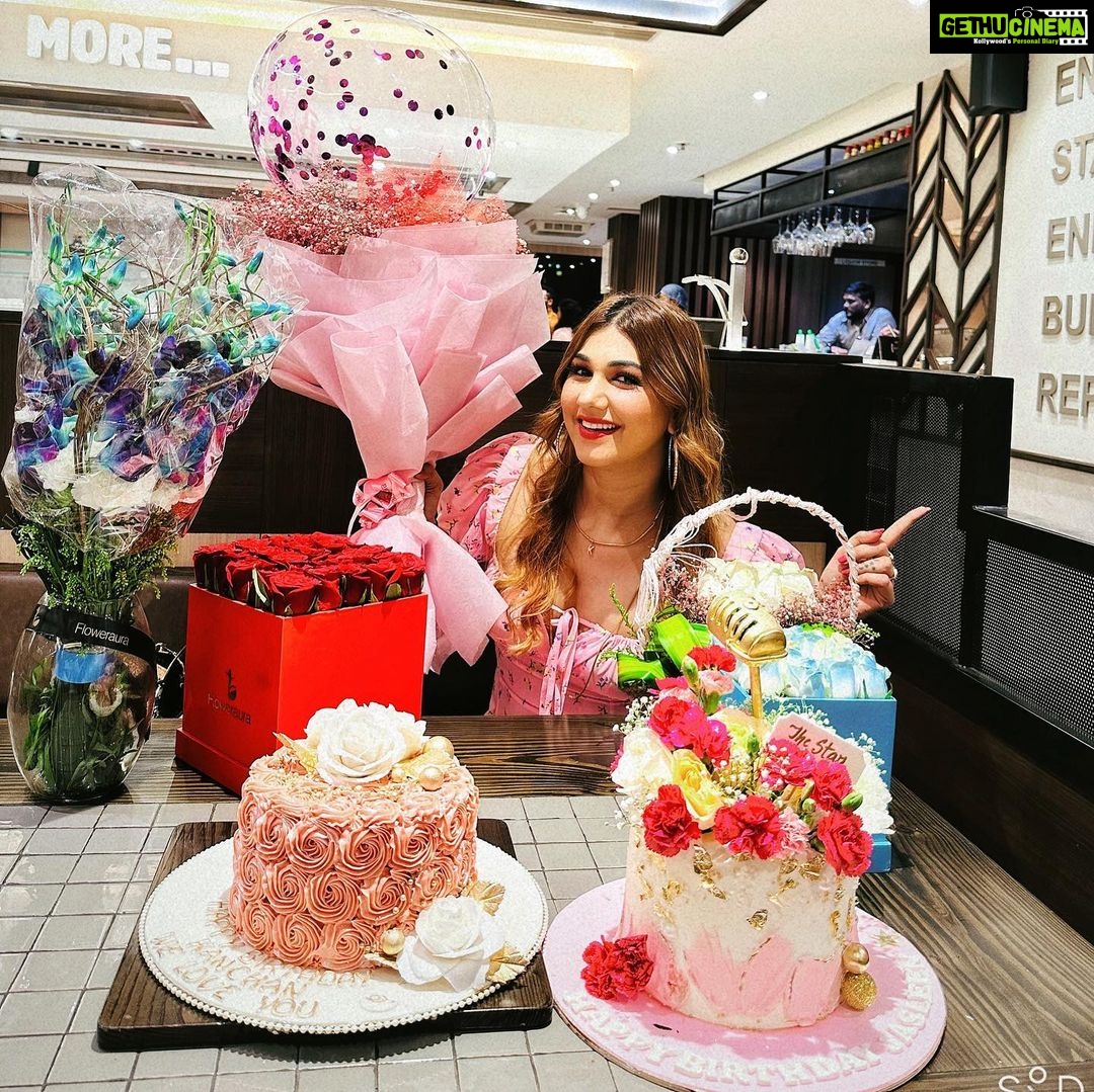Jasleen Matharu Instagram - It's my birthday 🎂 It's my birthday 🎉 I'mma spend my money 💰🥳🎉