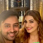 Jasleen Matharu Instagram - THIS MAGICIAN WILL BLOW YOUR MIND AWAY! 🤯 @akshaylaxman @jasleenmatharu #akshaylaxman #jasleenmatharu #magic #magician #trick #singersongwriter #singer #music #bigboss #illusion #illusionist #comedy #fun #funnyvideos Barrel & Co