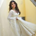 Jasleen Royal Instagram - 💛 Outfit @premyabymanishii Styled by @prashantmangasuli Jewellry by @azotiique Song by yours truly 😜