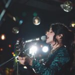 Jasleen Royal Instagram - ✨😇 And special thanks for this super cool mic with my monogram on it @sennheiser @sennheiser_in @piyush12mahajan @mohitkapoormk #JRLive #IndiaTour #Digital6000 📸 @manjotroyal