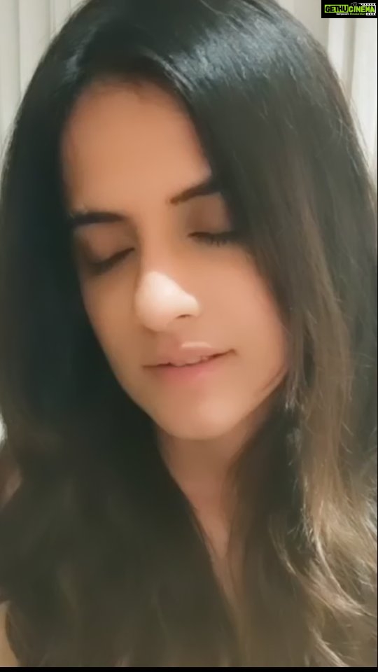 Jasleen Royal Instagram - I just joined #Smule #Karaoke #App and LITERALLY had the best time covering my personal favourite track Ranjha from #Shershaah! If you love Karaoke as much as I do, come on over to the @smulein app and duet to the song with me! See you there. #ad