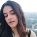 Jasleen Royal Instagram – Main vi kalle chaand de varghi hogayian 🎵🌙

@yrf @sagamusic 
#NiJana #reels #reelsindia #reelkarofeelkaro