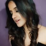 Jasleen Royal Instagram – My fav lines from #NiJana and we are trending on reels!! 😍

Thank you for the love❤ Keep em coming! Can’t wait to share the best ones 

@yrf @sagamusic @tmbaxofficial @radhikamadan @kunaalvermaa 

#reels #reelsindia #reelstrending