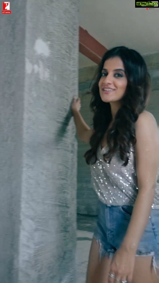 Jasleen Royal Instagram - NiJana audio is out on reels! Thank you for pouring in so much love. Cant wait to see you do your magic on reels now π₯ @radhikamadan @kunaalvermaa @tmbaxofficial @thetusharkalia @iammanuanand @alibirafeon @sagamusic @sumeetsinghm @unisysinfosolutions @yrf #reels #reelsinstagram #reelsviral #reelsindia