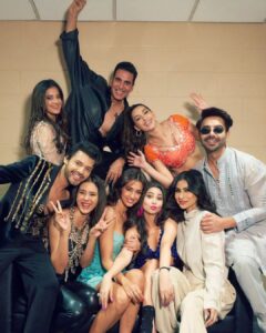 Jasleen Royal Instagram - Dallas you were amazing! ❤️
Next stop Orlando! 

@theentertainerstour @akshaykumar @stebinben @sonambajwa @dishapatani @zarakhan @imouniroy @aparshakti_khurana @norafatehi