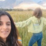 Jasleen Royal Instagram - When filmy meets filmier. Guess who's who 😛 @radhikamadan @saraalikhan95 #90skids #ogs