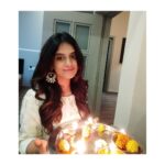 Jasleen Royal Instagram - Love and light ❤ #HappyDiwali #StaySafe