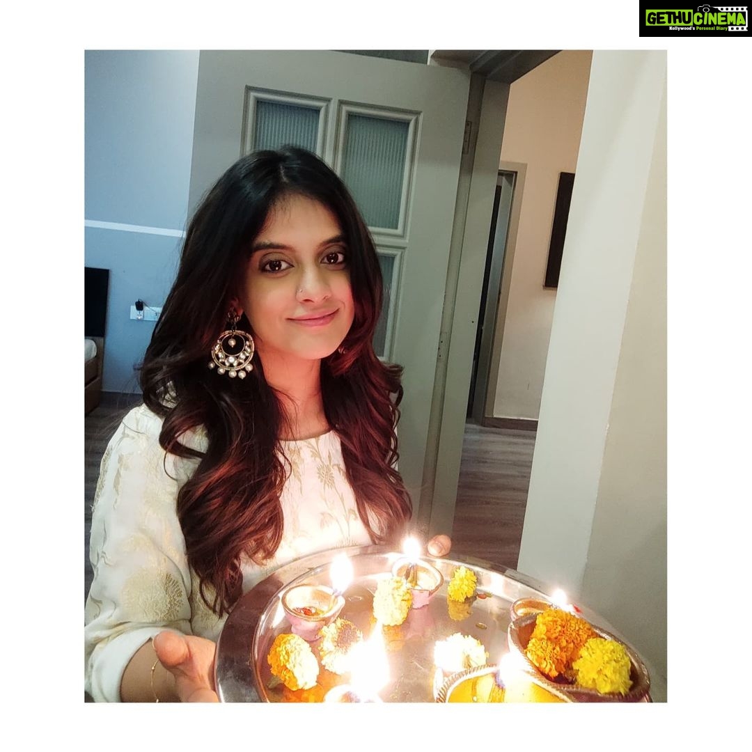 Jasleen Royal Instagram - Love and light ❤ #HappyDiwali #StaySafe