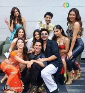 Jasleen Royal Instagram - Repost - @norafatehi THANK YOU ATL we had a BLAST 💥 WHAT A SHOW!!!!!! 🔥🔥 @theentertainerstour 
@akshaykumar @dishapatani @imouniroy @sonambajwa @aparshakti_khurana @stebinben @zarakhan @jasleenroyal