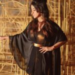 Jasleen Royal Instagram – Go gold ✨ 

Outfit – @amitaggarwalofficial 
Jewellery – @summersomewhereshop 
Hmu – @makeupandhairbykanupriya 
Photographer – @fotowalah