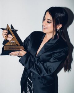 Jasleen Royal Instagram - Best playback singer! 🥰
Thank you for the honour News 18 

📸 @mayank0491

@showsha_ @anvita_dee @azeemdayani @akshayraheja @ericpillai @dharmamovies