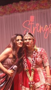 Jasleen Royal Instagram - For the first time ever, WE gatecrashed a wedding and it went like this!
 
The wedding day is special for couples in so many ways and I am so glad that I could make it more memorable for @sakshidixitpaliwal and @paliwalshikhar ❤️
It was unique, heart-warming and thrilling. Thanks to @jeevansathi_com for taking me on this rollercoaster ride and for giving me memories to cherish for a lifetime ❤️✨
 
#StringsOfLove #StringsOfLoveByJS #Jeevansathi #WeMatchBetter #WeddingGateCrash #IndianWedding