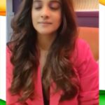 Jasleen Royal Instagram - A couple of lines from one of my fav songs! 💌 Happy Independence day ❤❤ Repost • @filmfare #IndependenceDayWithFilmfare @jasleenroyal treats us with her melodious voice as she croons this beautiful song from #Swades. #HappyIndependenceDay