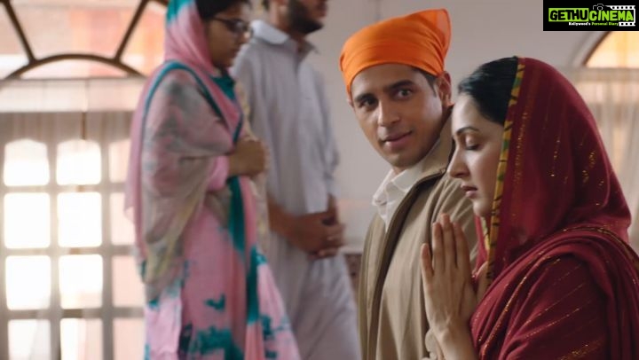 Jasleen Royal Instagram - No amount of time ever seems enough when you're with the love of your life. You only wish it could last a little longer. ❤️ #Ranjha OUT NOW. #Shershaah @bpraak @anvita_dee @mainhoonromy @azeemdayani @akshayraheja @sidmalhotra @kiaraaliaadvani #VishnuVaradhan @karanjohar @apoorva1972 @shabbirboxwalaofficial @ajay1059 @harrygandhi @somenmishra @isandeepshrivastava @primevideoin @dharmamovies @kaashent @sonymusicindia