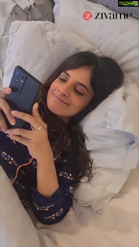 Jasleen Royal Instagram - #DekhoMaineKyaKiya I always wanted to be closer to my fans who for me are my family. But hectic shoots and practice would keep me away from you guys. But I'm sharing a moment with you'll where in I felt confident to just do it without thinking twice. I was almost about to sleep wherein a girl hit my dm saying if I could sing her a song and without thinking of my attire, I did. I felt so confident in it though, so relaxed and happy. I guess this moment for me is my - DekhoMaineKyaKiya Tell me yours? @officialzivame #ZivameWoman #LookWhatIDid #ZivameConfidence #FirstTimeWithZivame #LoveYourselfInsideOut #Zivame #WorkoutRoutine #HealthyLifeStyle