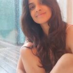 Jasleen Royal Instagram - Rains make me go like #KhoGayeHumKahan 🌧️🎶❤️ Lets sing a line each and Remix this song with me and the best duets will be featured on my stories! #Music #WorldMusicDay #Peace #Reels #ReelsInstagram #RemixOnReels #Remix #Monsoons #ReelsIndia #Rains