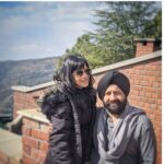 Jasleen Royal Instagram - They say we're similar and hence we fight a lot.. Never have I heard him say no to anything or never does he finds anything impossible, guess I have got the never give up attitude from him. Happy father's Day ❤ #HappyFathersDay #FathersDay #Dad #FatherDaughter