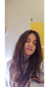 Jasleen Royal Instagram - Unlock Phase begins
#Chidiya!✨✨ #NewDay 
#Music #GoodVibes #MondayMotivation #reelsinstagram
#reelsindia 
@vilenofficial