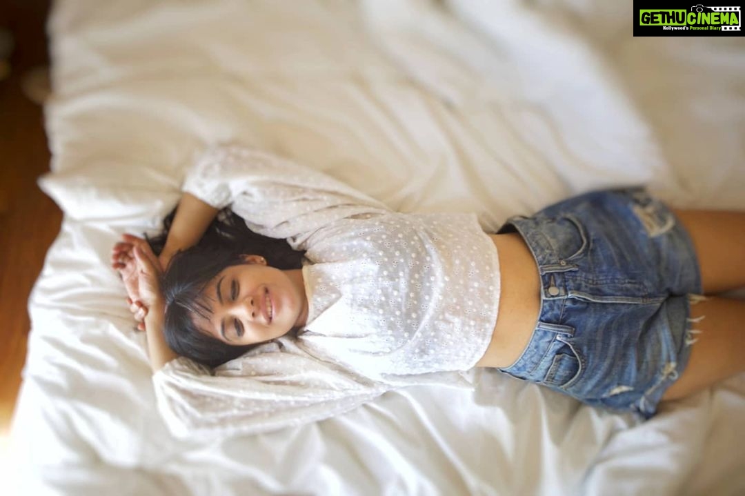 Jasleen Royal Instagram - Work from home 🥱 #Dnd