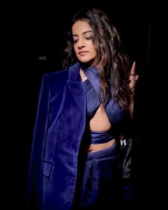 Jasleen Royal Instagram - Royal blue..