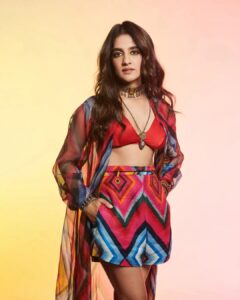 Jasleen Royal Instagram - ♥️
👗@saakshakinni
💎 @sangeetaboochra